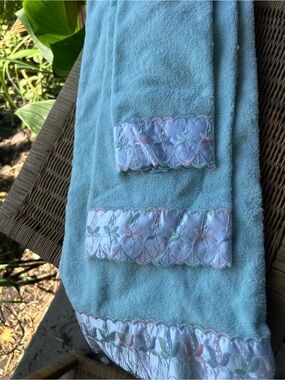 Vintage Franco Embroidered Towel Set -  Floral Trim
